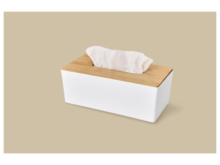 Witte tissuebox met een houten deksel en tissues die eruit steken.