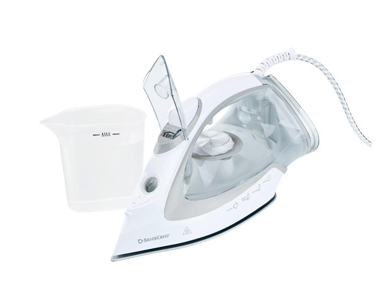 Wit stoomstrijkijzer met een transparant waterreservoir en maatbeker.