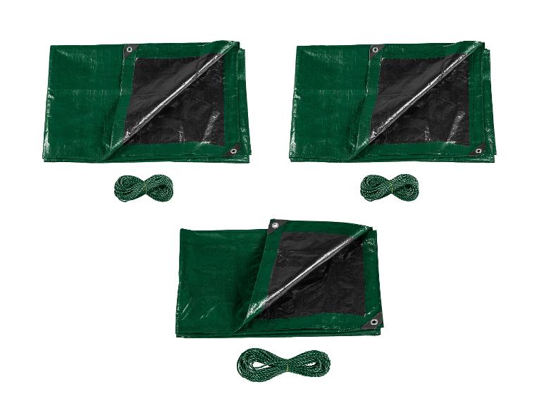 Drie groene dekzeilen met touwen