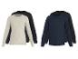 Twee sets heren longsleeves: beige en zwart, en marineblauw en zwart.
