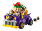 Lego Super Mario Bowser met een paars raceauto en twee bommen.