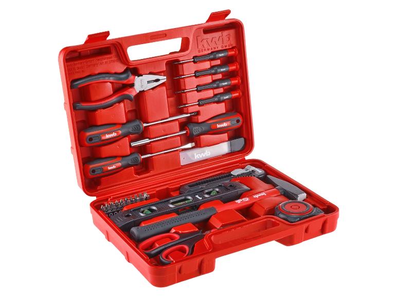 Een rode gereedschapskoffer met diverse KWB gereedschappen, waaronder een hamer, schroevendraaiers en een waterpas.