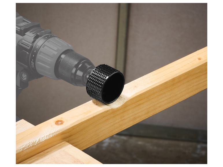 Een schuurkop voor een schroevendraaier, gebruikt voor het schuren van hout.