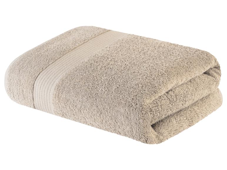 Zachte, beige badhanddoek.