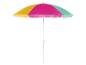 Kleurrijke strandparasol met gele, roze en mintgroene panelen op een witte paal.