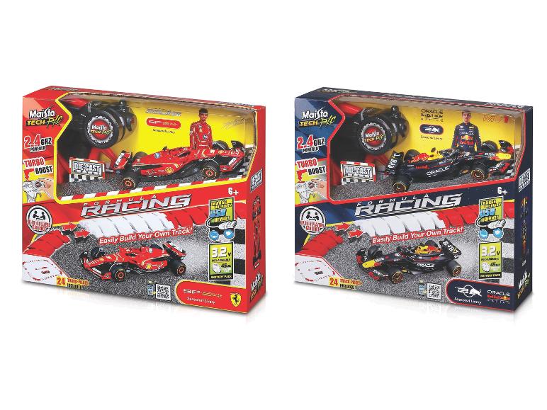 Twee sets op afstand bestuurbare raceauto's met baan, één rood en één zwart.