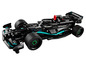 Een zwart LEGO model van een Mercedes-AMG Petronas Formule 1 racewagen.