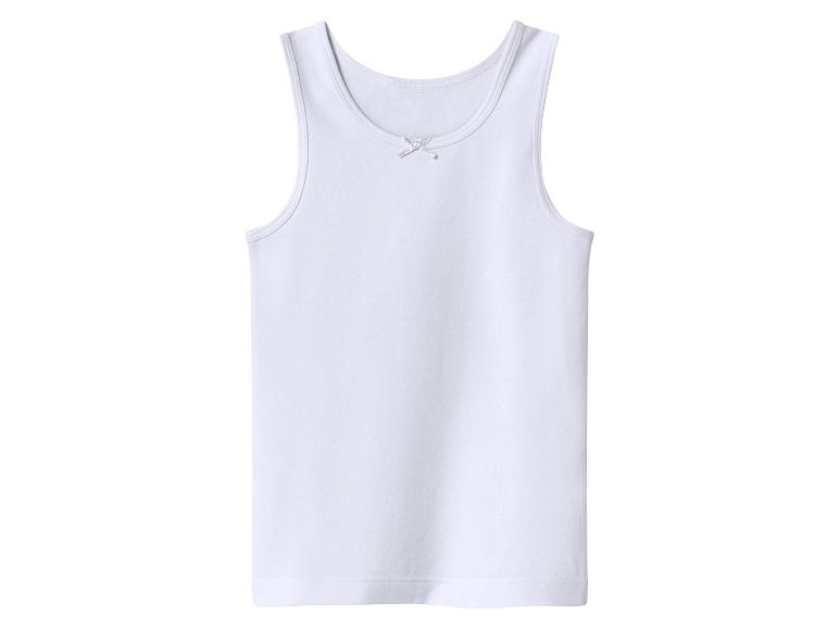 Eenvoudig wit kinderhemdje met een klein strikje aan de voorkant.