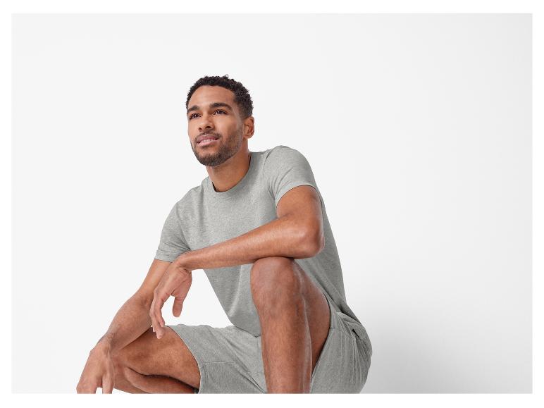 Grijze T-shirt en shorts voor heren.