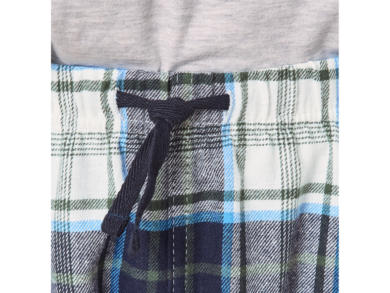 Geruite pyjamabroek met trekkoord in de taille en een grijs T-shirt.