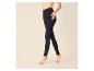 Vrouwenbenen in zwarte leggings
