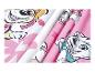 Roze en witte stof met cartoonfiguren en hartpatronen.