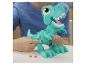 Een kind speelt met een groene Play-Doh dinosaurust