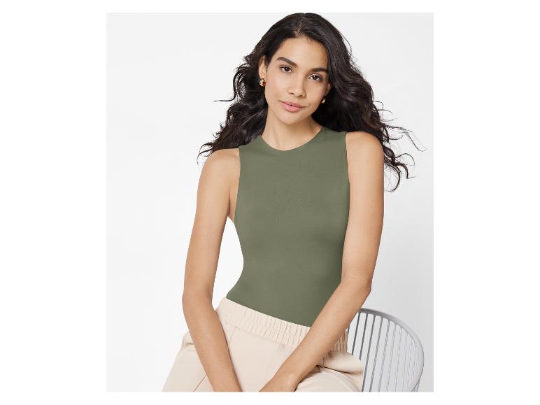 Minimalistische top en broek: elegante, casual look.