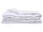Opgevouwen wit dekbed