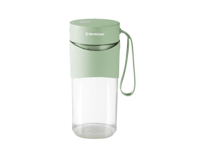 Groene SilverCrest draagbare blender met transparante container en handvat.