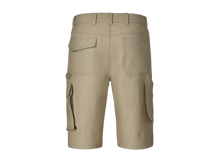 Beige cargoshorts, achterkant.