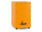 Oranje X-DRUM cajon op een witte achtergrond