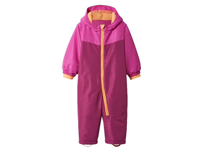 Kinderwinteroverall in fuchsia en paars met een oranje rits.