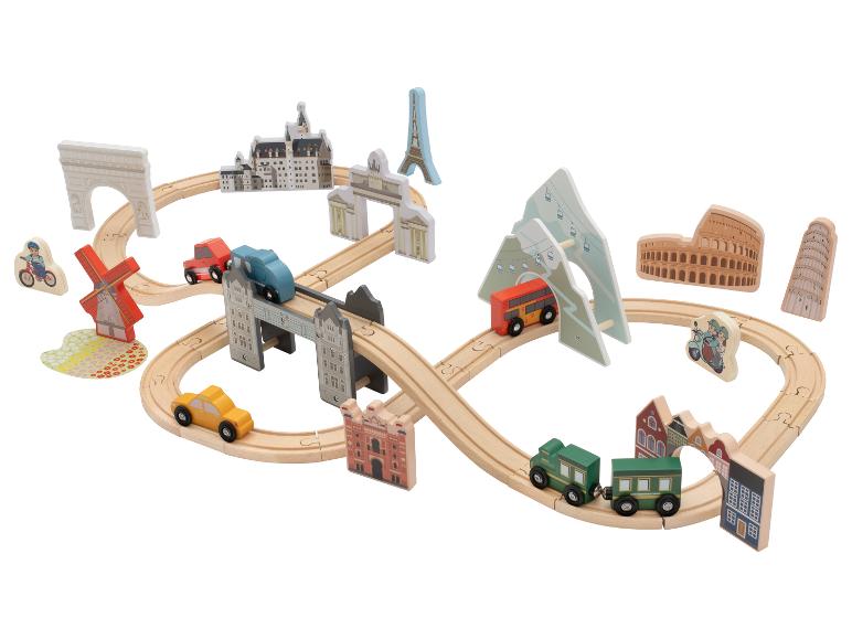 Houten treinset met reisthema, met bezienswaardigheden en voertuigen.