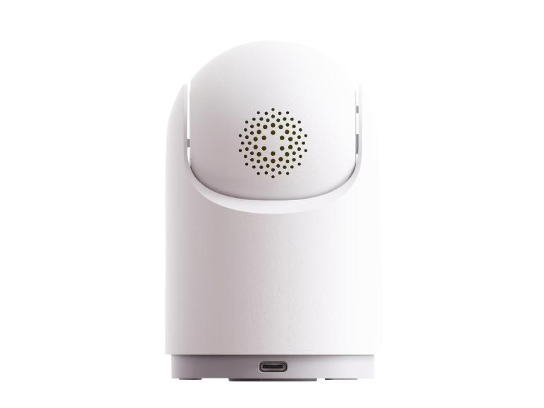 Witte, cilindervormige bewakingscamera met luidsprekerrooster en USB-C-poort.