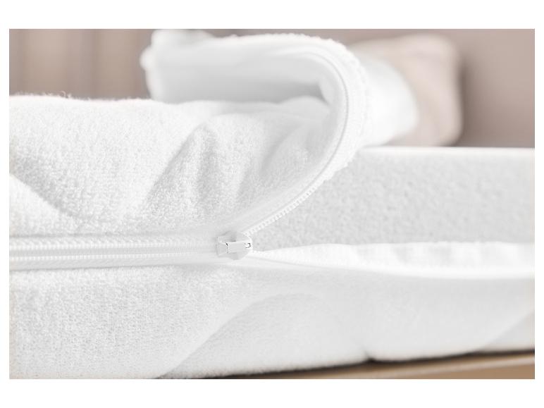 Een wit matras met een rits