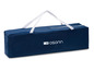 Een blauwe Osann babybed-draagtas.