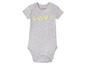 Een grijs babypakje met korte mouwen van Lupilu, met de tekst 'LOVE' in gele letters.
