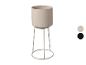 Beige bloempot met metalen standaard