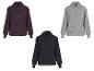 Drie hoodies: bordeauxrood, grijs en zwart, elk met een klein hartlogo.
