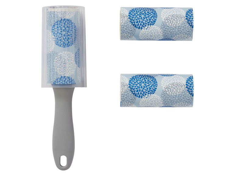 Een rol lintroller met twee reserve rollen met een blauw bloemenpatroon.