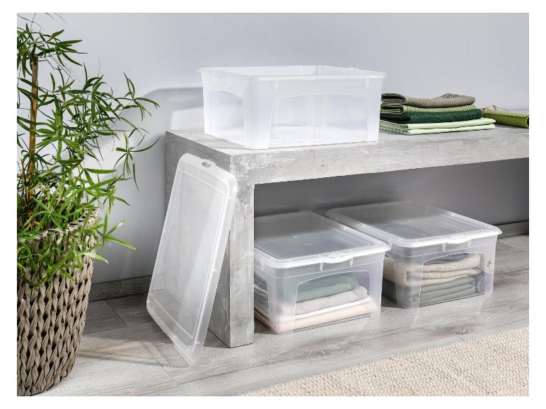 Transparante opbergboxen met deksels, perfect voor kleding.