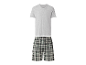Herenpyjama: grijs V-hals T-shirt en geruite shorts.