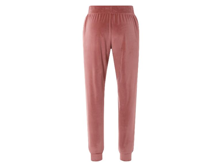 Een roze velours joggingbroek