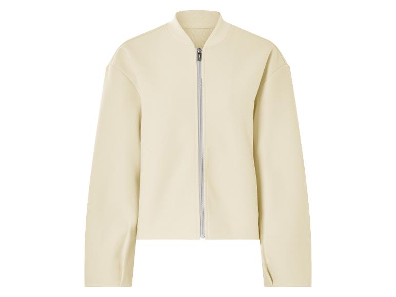 Een lichtbeige bomberjack met rits.