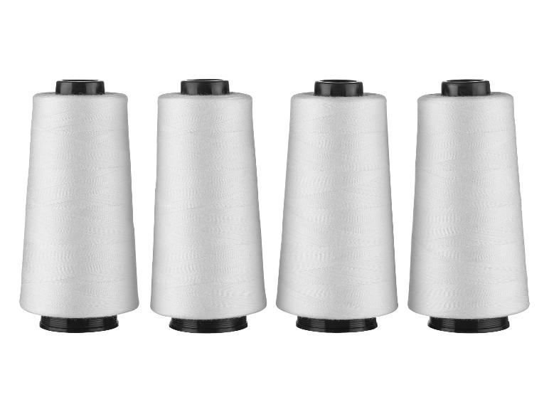 Vier spoelen wit garen.