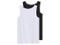 Twee tanktops, een witte en een zwarte, op elkaar gestapeld.