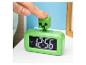 Groene Minecraft Creeper wekker met een hand die de bovenkant indrukt