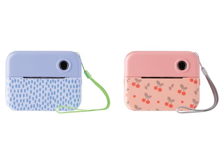 Twee kindercamera's, één blauw met stippen en één roze met kersen.