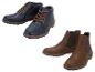 Twee paar heren enkellaarzen: donkerblauwe veterschoenen en bruine chelsea boots.