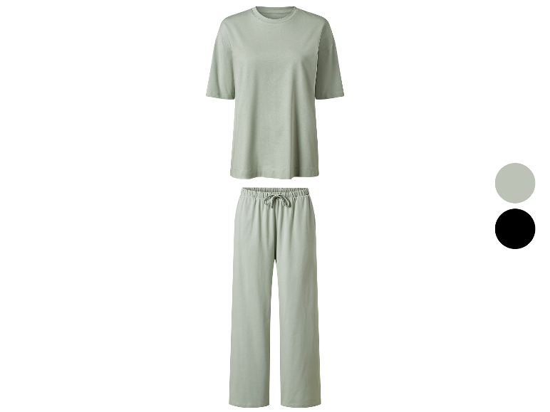Een comfortabele lichtgroene pyjamaset met t-shirt en broek.