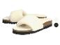 Pluche slippers met kurken zool, wit en zwart.