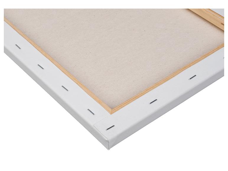 Wit canvas gespannen op een houten frame, met zichtbare nietjes aan de zijkant