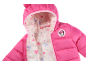 Roze kinderjas met capuchon en bedrukte voering met muismotieven en bloemen.