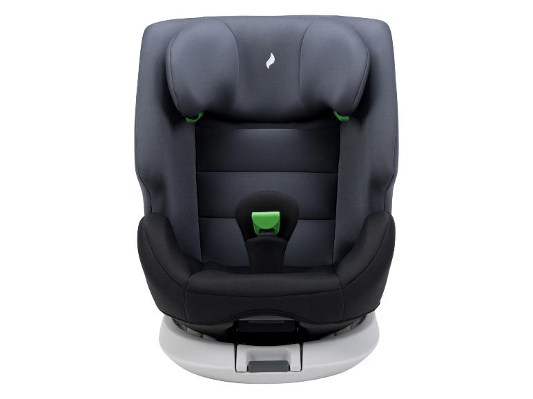 Grijs en zwart kinderautostoeltje met groene accenten en witte basis.