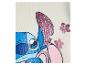 Close-up van een Stitch-print met glitteroren en bloemen op een lichte stof.