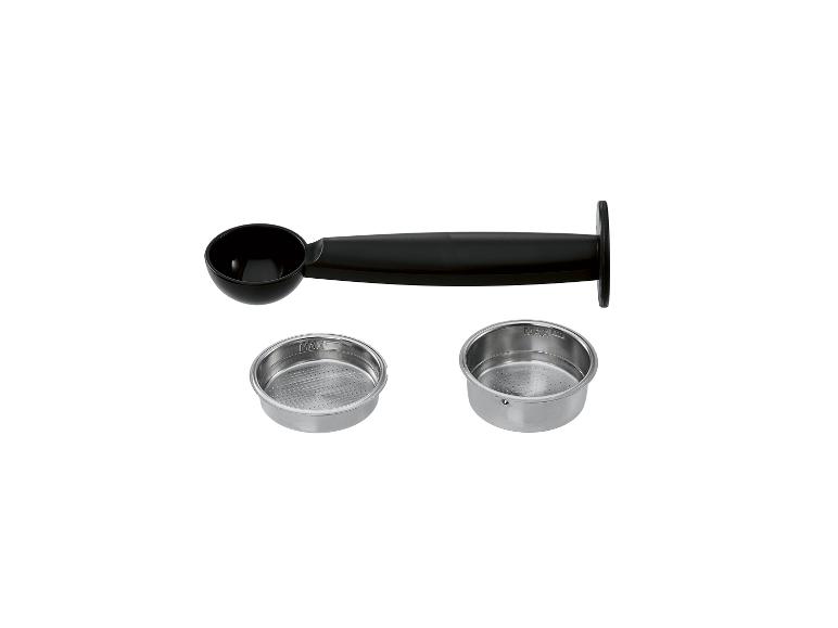 Espresso accessoires: maatschepje en twee filters.