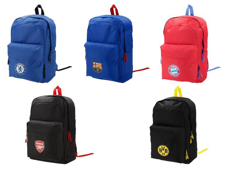 Zes voetbalrugzakken in diverse kleuren met teamlogo's.