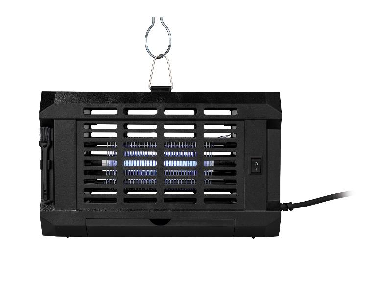 Zwarte elektrische insectenverdelger met blauw UV-licht, ophanghaak en stroomkabel.