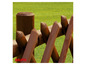 Houten palen en latten voor een schutting van Baufix.